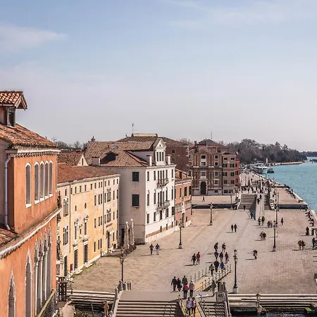 Ca' Del Santo Canal View And Terrace Apartament *
