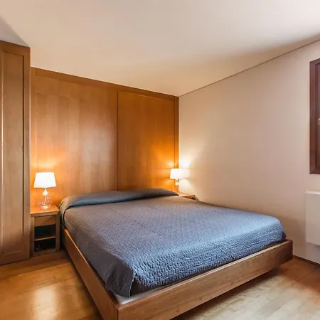 Ca' Del Santo Canal View And Terrace Apartment Venedig